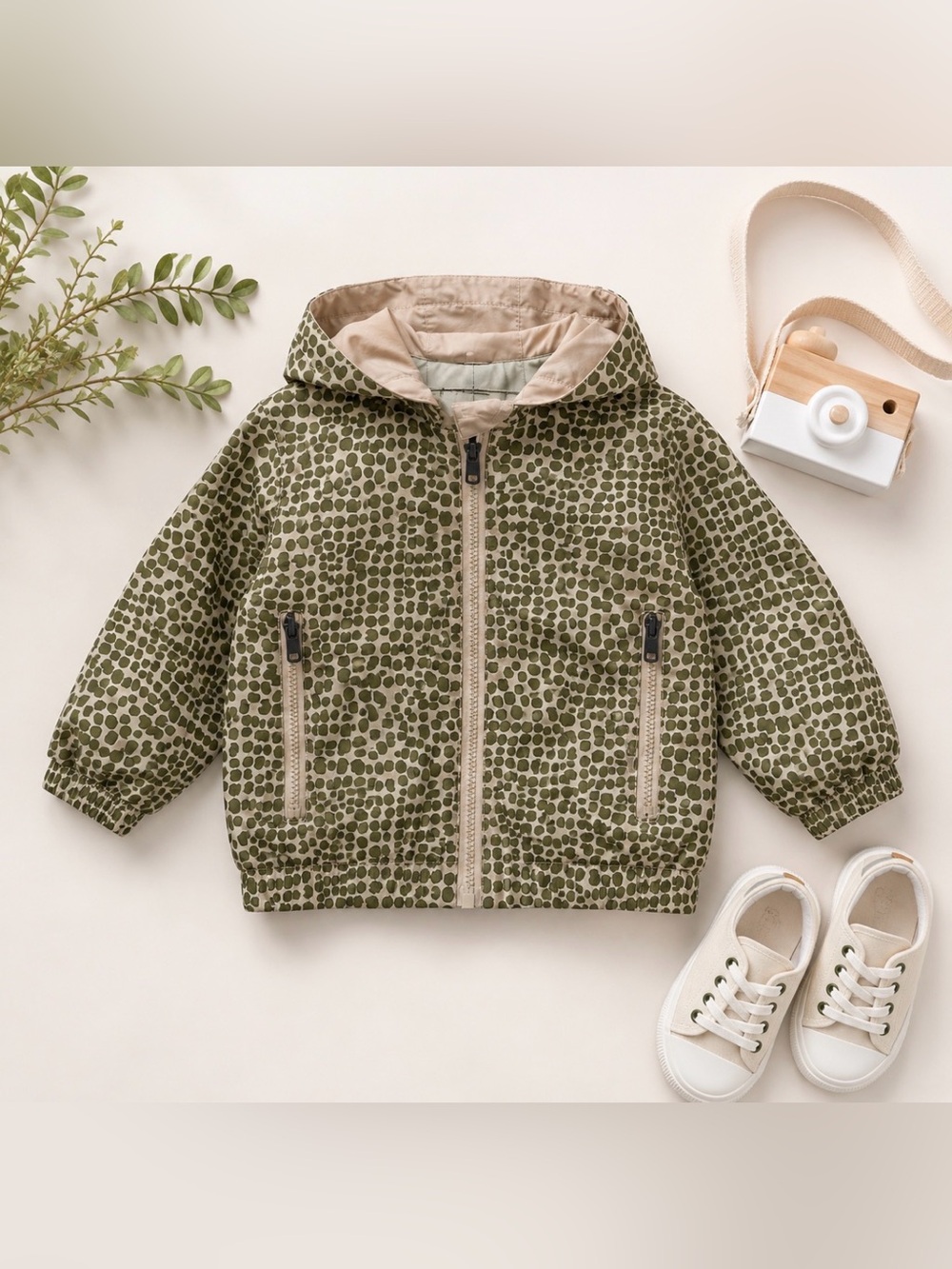 Stella Mccartney kids 2 year old windbreaker with hoodie